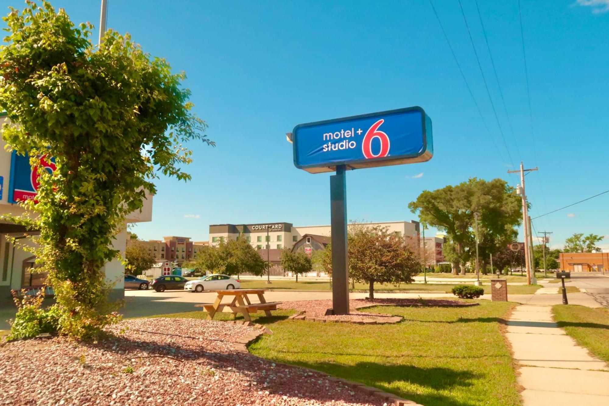 Motel 6 Elkhart, In المظهر الخارجي الصورة