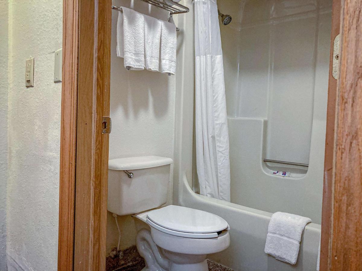 Motel 6 Elkhart, In المظهر الخارجي الصورة