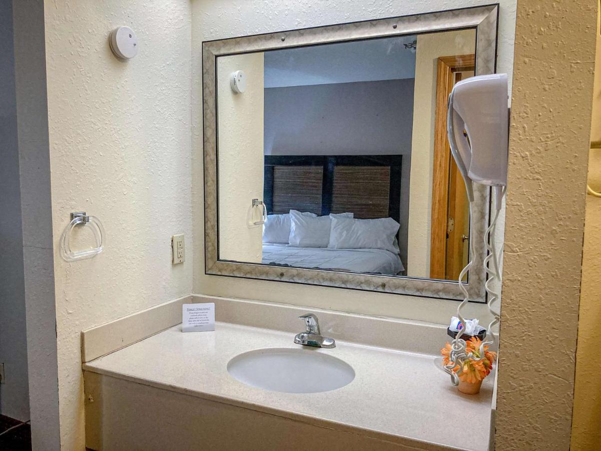 Motel 6 Elkhart, In المظهر الخارجي الصورة